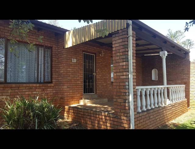 3 BEDROOM SIMPLEX TO LET IN SIGNAL HILL